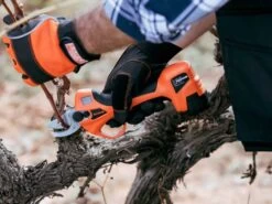 Bahco BCL20IB - Forbice Elettrica Da Potatura - 2x 14.4V 2.5Ah 27 Bahco BCL20IB - Forbice Elettrica Da Potatura - 2x 14.4V 2.5Ah -Garden Sconto bahco bcl20ib forbice elettrica da potatura 2x 14 4v 2 5ah forbice elettrica a batteria da potatura bahco bcl20ib 28072 1 1617715152 IMG 606c5fd07d289