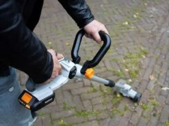 Batavia - Pulisci Fughe A Batteria - Due Spazzole In Dotazione - SENZA BATTERIA E CARICABATTERIA 25 Batavia - Pulisci Fughe A Batteria - Due Spazzole In Dotazione - SENZA BATTERIA E CARICABATTERIA -Garden Sconto batavia pulisci fughe a batteria due spazzole in dotazione senza batteria e caricabatteria pulisci fughe a batteria batavia con batteria 18v 2ah 32783 5 1643878129 IMG 61fb96f17927b