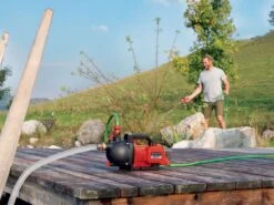 Einhell Aquinna - Pompa Autoadescante A Batteria - 3Ah 2X18V -Garden Sconto einhell aquinna pompa autoadescante a batteria 3ah 2x18v elettropompa da giardino a batteria einhell aquinna 22293 17 1582726664 4180400 11018 001 AQUINNA Usage Pic