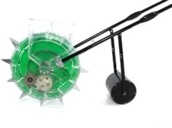 GeoTech PM 200 - Seminatrice A Spinta Con Rullo - Spandiconcime -Garden Sconto geotech pm 200 seminatrice a spinta con rullo spandiconcime seminatrice a spinta con rullo geotech pm 200 12803 0 1522252258 IMG 8992