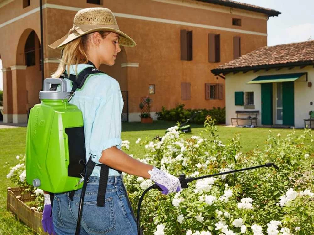 Pompa Irroratrice A Batteria A Spalla Verdemax FUTURA 8L Batteria Al Litio 12V 2.5Ah 8 Pompa Irroratrice A Batteria A Spalla Verdemax FUTURA 8L Batteria Al Litio 12V 2.5Ah - immagine 6