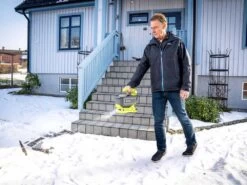 RYOBI OSS1800 - Spargitore A Batteria - 18V 4Ah -Garden Sconto ryobi oss1800 spargitore a batteria 18v 4ah la seminatrice e spargisale a batteria ryobi oss1800 29813 1 1623407081 IMG 60c339e965951