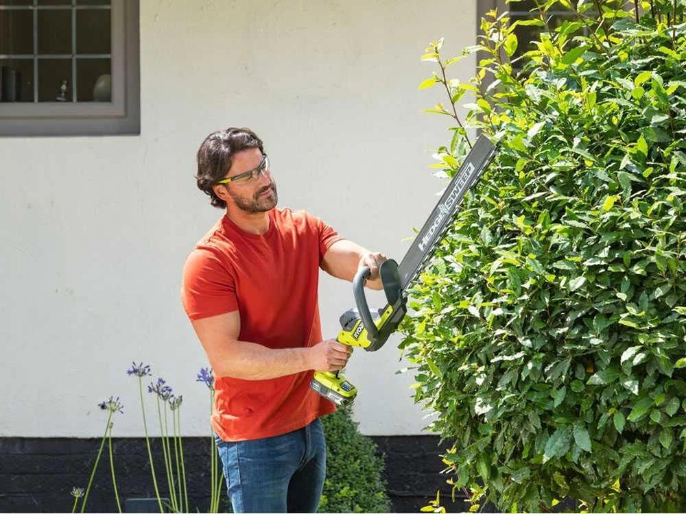 Tagliasiepi A Batteria RYOBI RY18HT50A-0 - 18V - Lama Da 50 Cm - SENZA BATTERIE E CARICABATTERIE 4 Tagliasiepi A Batteria RYOBI RY18HT50A-0 - 18V - Lama Da 50 Cm - SENZA BATTERIE E CARICABATTERIE - immagine 2